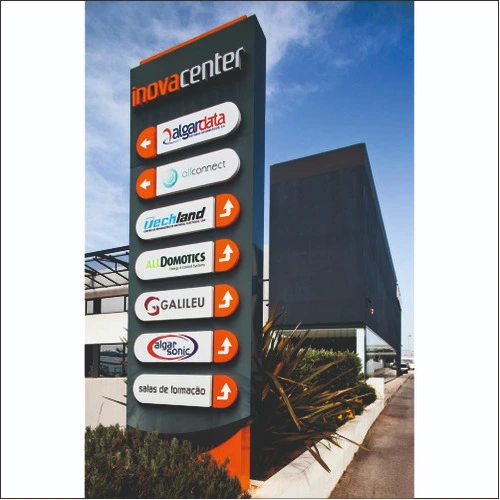 outdoor-pylon-sign-board